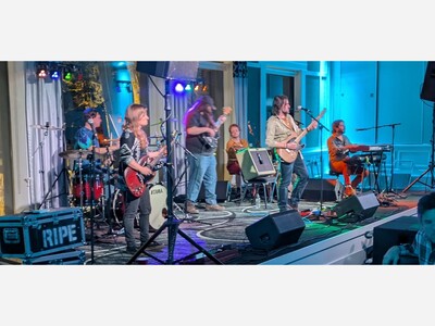 Anita's blues train rolls into Clarence
