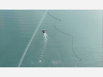 Ice boom removal begins